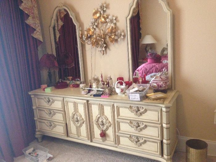 Gorgeous dresser with 2 mirrors