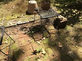 Table & more flower pots