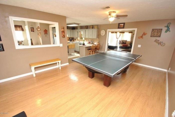 6.5' Pool / Billiard table with ping / pong topper. 