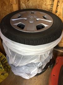 Set o 4 tires on rims 175/65R15