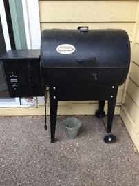 Traeger Junior