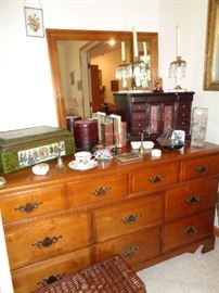 dresser w/mirror
