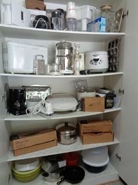 many small kitchen appliances