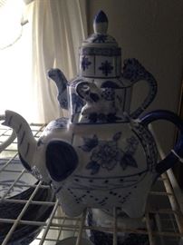 Blue & white tea pots