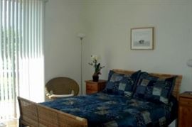 queen bed with night stands