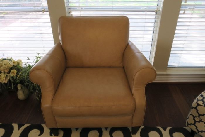 Natuzzi Editions club chair - like new condition