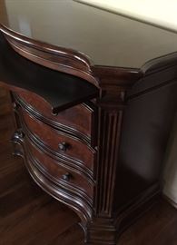 King Bedroom Suite: 4 Poster Bed (2 Addt'l Posts Avail), Pair Nightstands, Dresser