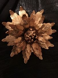 Beautiful Vintage Flower Pin