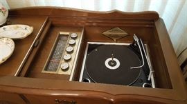 Magnavox hi-fi console