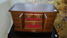 Vintage jewelry box