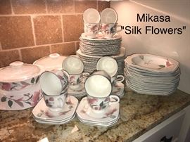 Mikasa Dish Set "Silk Flowers"