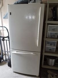 GE Profile slimline refrigerator 30" (biscuit)