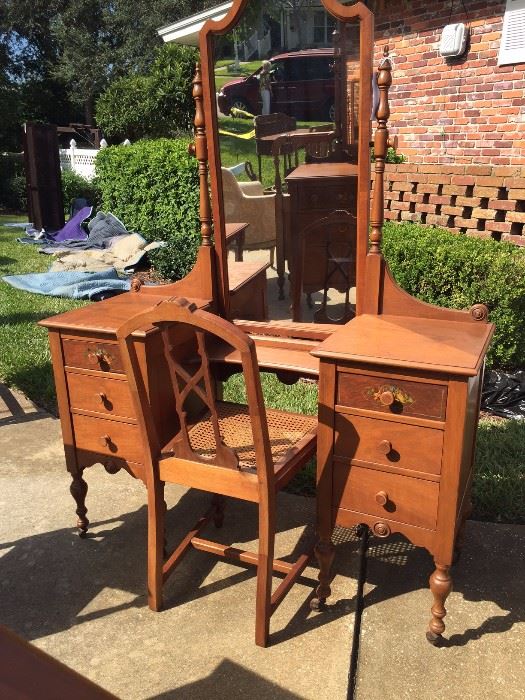 Vintage Bedroom Vanity