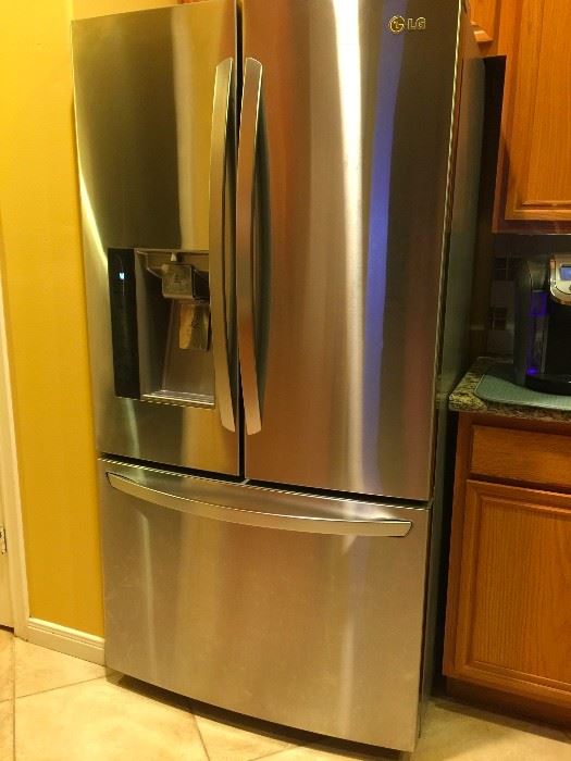 2012 LG refrigerator with ice and water dispenser on the door LFX31925ST/02