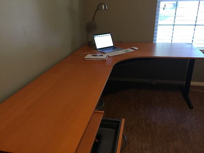 study large desk with corner piece