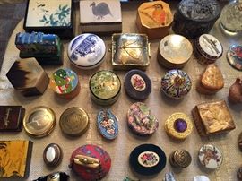 Collectable boxes, ring holders, and small-scale figurines
