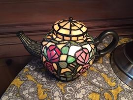 Tiffany-like teapot lamp