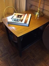 Side table, many(!) coffee table books, pineapple lamp, library lamp, baskets (Also many)
