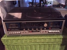 Soundesign Receiver and Turntable.