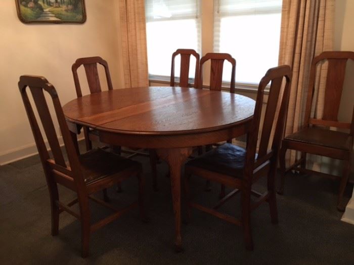 Antique Oak dining table with 6 chairs with leather seats, 3 table leaves
