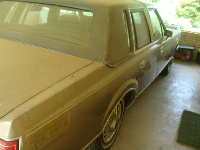 Vintage 1986 Lincoln Continental in great condition more information to follow