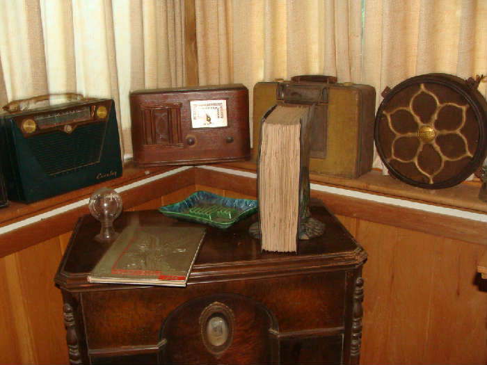 Vintage Radios and Antique Speaker