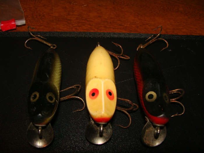 Vintage Fishing Lures 1940's/50's also some nice wooden poles and other tackle. See more pics of lures at the last part of the pictures
