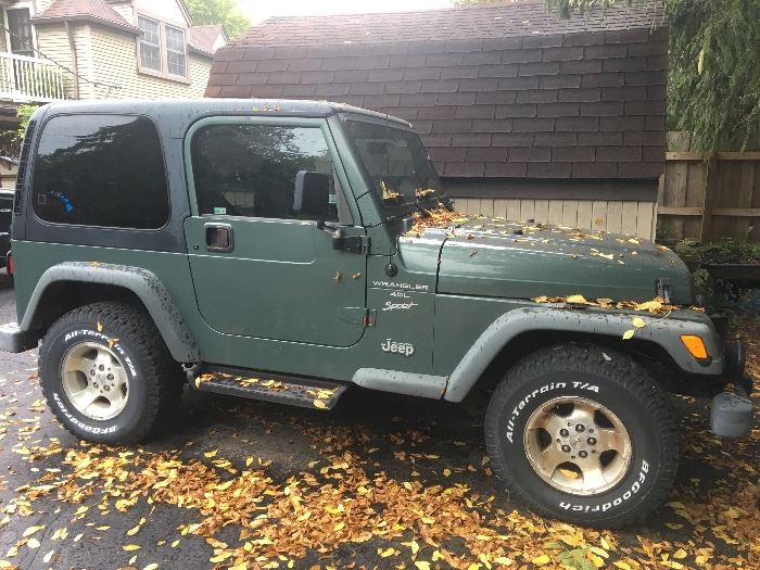 2000 Jeep Wrangler manual drive 77,000+ miles, Runs and comes with factory soft top $5500 firm