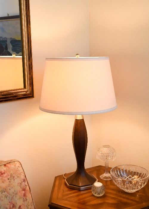 Contemporary Leather-Clad Table Lamp