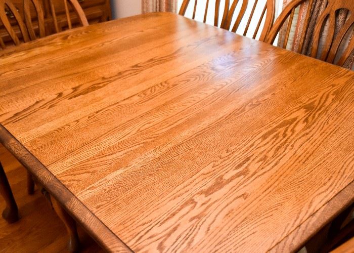 Beautiful Vintage Oak Dining Table & 6 Chairs (Excellent Condition)