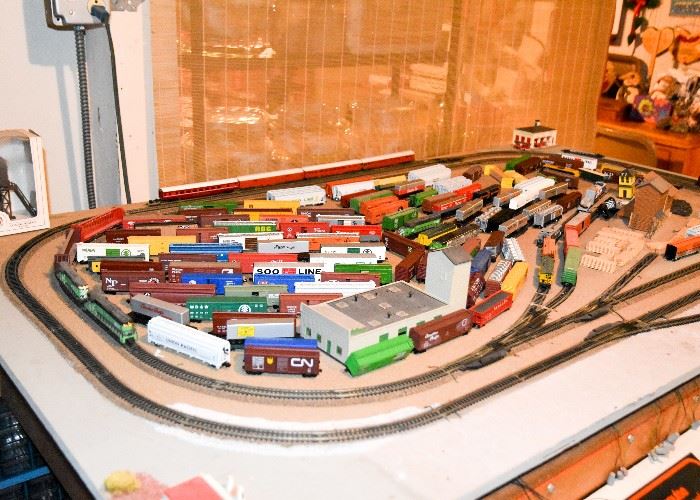 N Gauge Kadee Model Trains & Accessories  (Hundreds of them!)