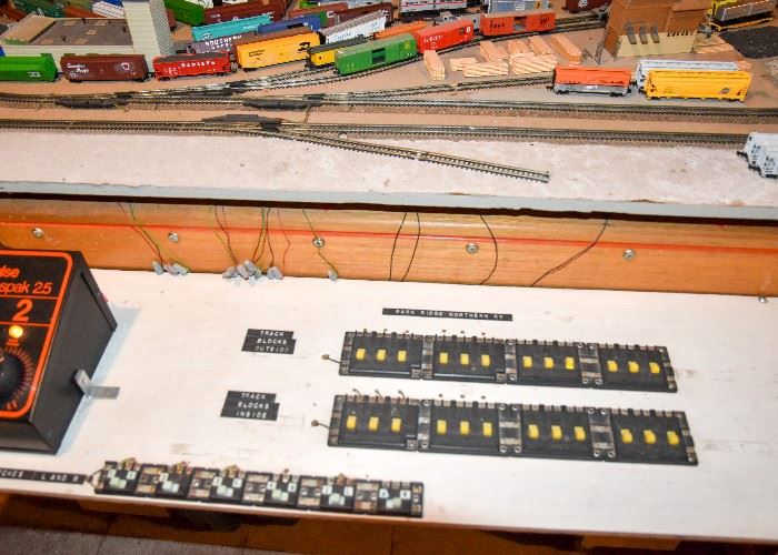 Model Train Table / Accessories