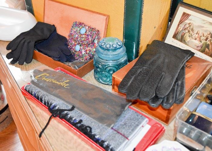 Women's Gloves, Outerwear & Accessories