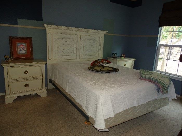 White-wash style queen size bed $395