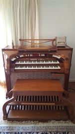 Baldwin Theater style organ....
BUY IT NOW....call (847) 507
2952.  (Other items are not for sale until SALE dates.) Scroll down for addition pix of organ.