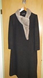 Gorgeous vintage wool coat with fur collar 