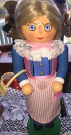 Grandma pie baker nutcracker