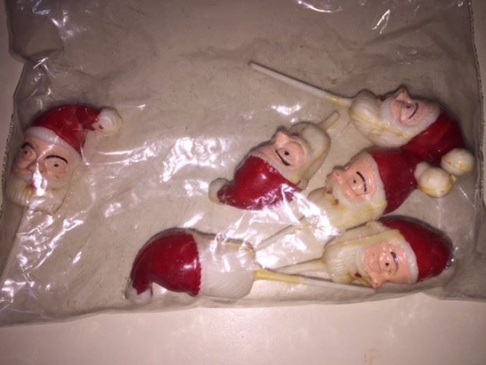 Very vintage Santa picks