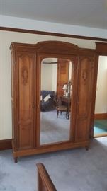 This is a Beautiful armiore!!!