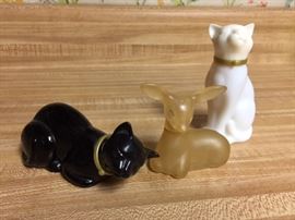 3 vintage Avon scent bottles (the white cat has plenty of contents)