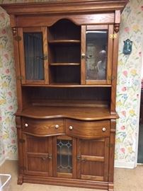 Pulaski "Keepsakes" lighted china cabinet