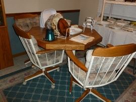 Kitchen table w/4 chairs