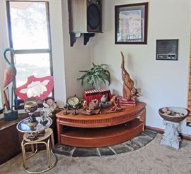 Unit corner table and accessories