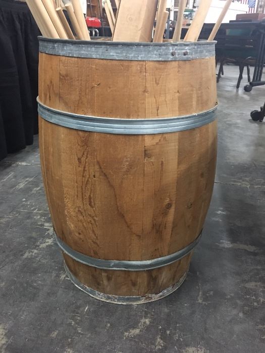 Barrel with dowel rods