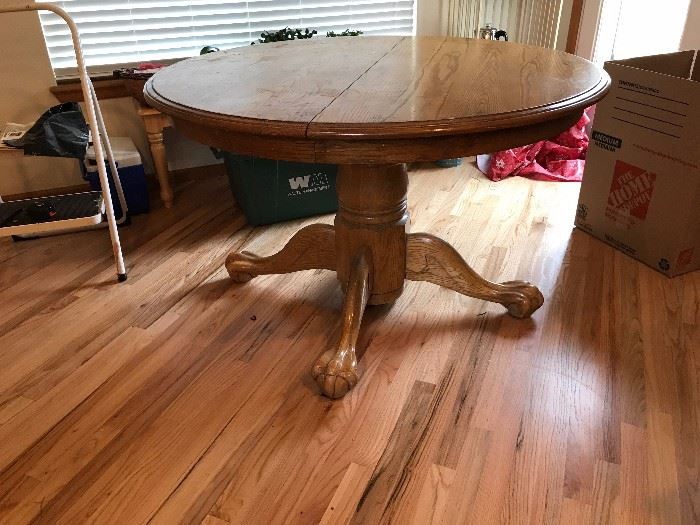 Oak wood Dining Table (LaSierra)
Round with carved legs
Talon and ball design on legs, without leaf
48in W / 48in L / 29.5 H
