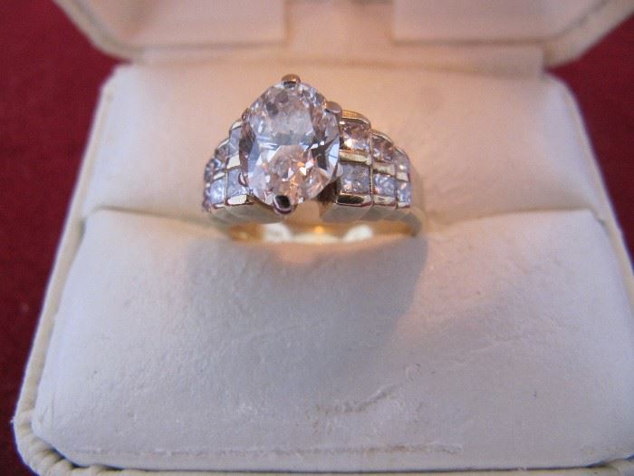  Center diamond is 1 1/2 carat, si2, h                          side stones - 1.54 carat, si2, I/h                                      Prongs on center stone are worn - needs new head or retipped. 
