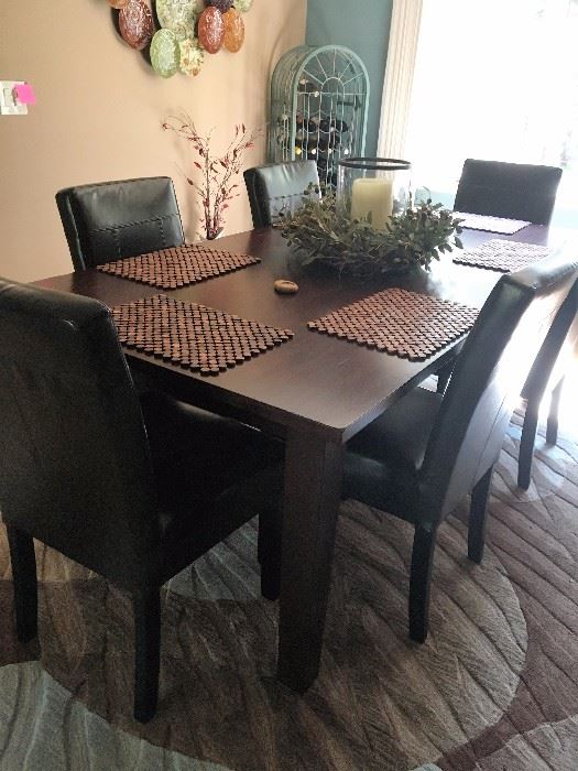 Pier One modern dining set w/ 6 leather chairs