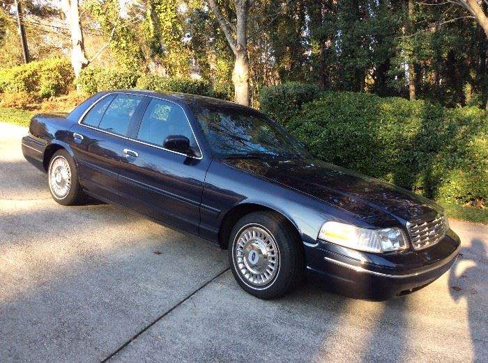 2000 Ford Crown Victoria with 125,000 miles. PERFECT CONDITION/ONE OWNER with all records!!! 
