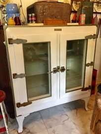 1940's General Electric Monitor WORKING PERFECTLY refrigerator which includes glass water jar and glass refrigerator pan