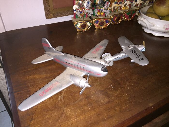 Eastern Airlines models. 
Lots of additional Eatern airline memorabilia 
